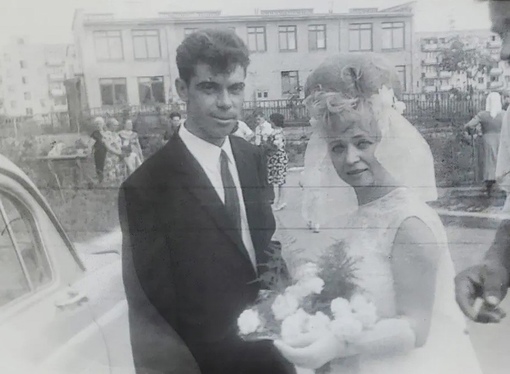 Молодожёны . Харьковская область , 1960-е..0