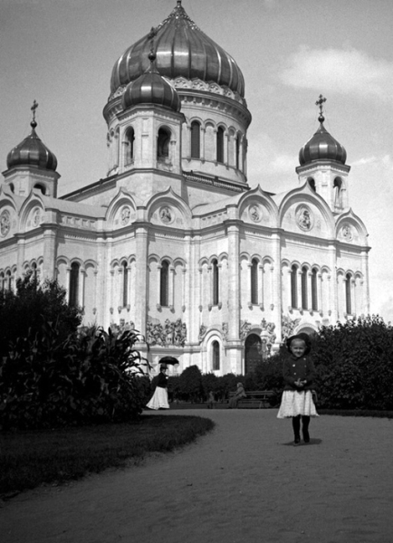 Москва, у Храма Христа Спасителя.
Строительство Храма было..0