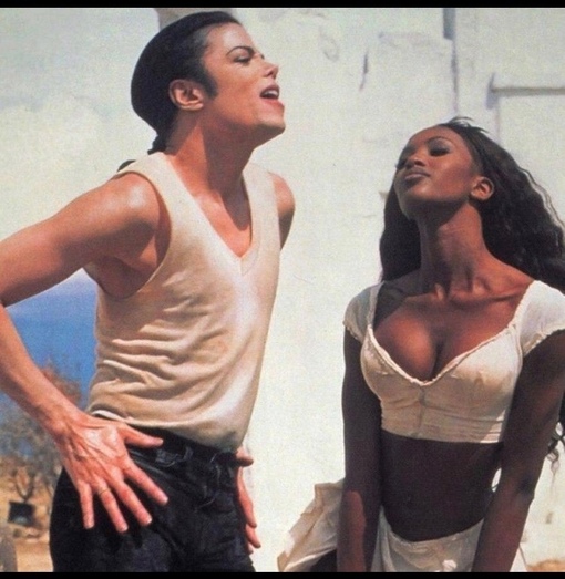 Наоми Кэмпбелл и Майкл Джексон в клипе  на песню «In the Closet» . США ,..0