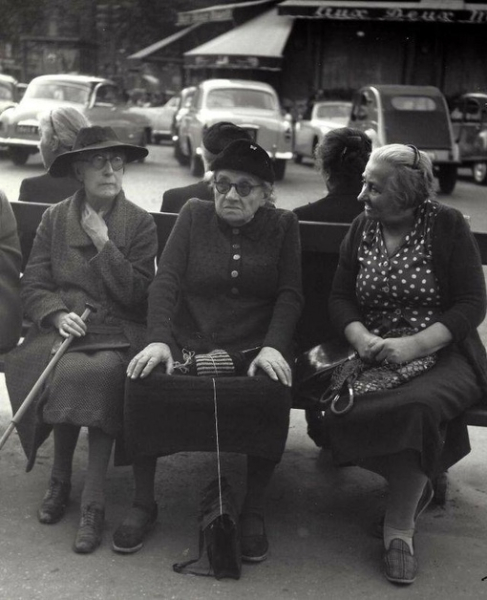 Парижские старушки в 1950-е..0