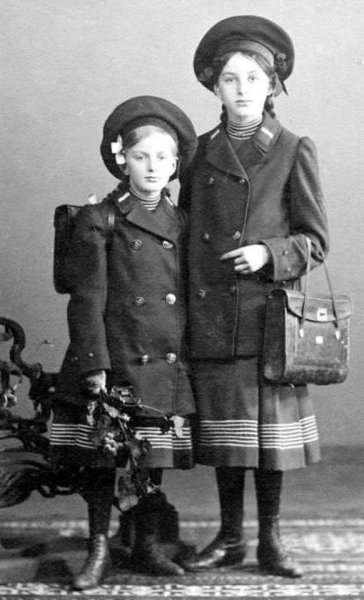 Русские школьницы в форме, 1900-е..0
