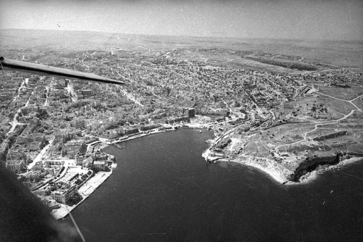 Съемка Севастополя с воздуха, 1944 г . 

Автор фото : Евгений Халдей..0