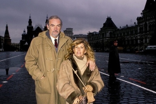 Шон Коннери со своей женой Мишелин на Красной площади. Москва , 1989..0