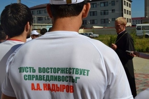 «Субботник в Грозненском храме»...
Более 30 чеченцев, от 18 до 26 лет..8