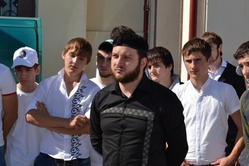 «Субботник в Грозненском храме»...
Более 30 чеченцев, от 18 до 26 лет..6