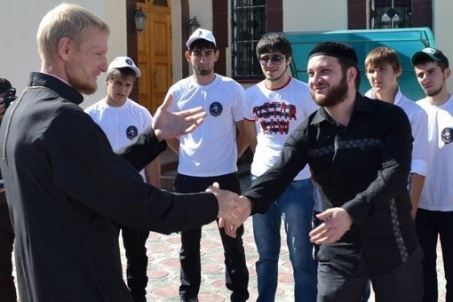 «Субботник в Грозненском храме»...
Более 30 чеченцев, от 18 до 26 лет..1