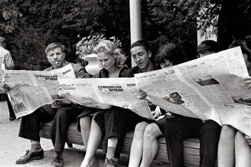 Тамбовчане, читающие газету «Тамбовская правда», 1967..0