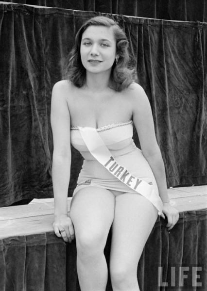 Участницы одного из первых конкурсов «Мисс Вселенная», США, 1952..2