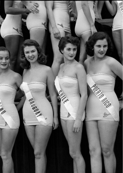 Участницы одного из первых конкурсов «Мисс Вселенная», США, 1952..5
