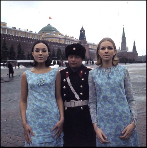 В 1965 году нидерландский фотограф Пол Хаф вместе с двумя моделями..0