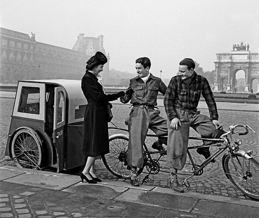 Вело-такси в Париже. 1943..0