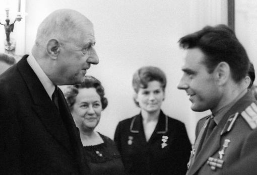 Визит Шарля де Голля в СССР , 1966 год .

Мы в ТГ..1
