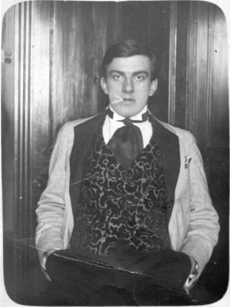 Владимир Маяковский в бархатном жилете, 1 марта 1914..0