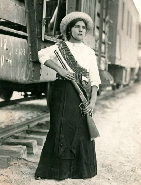 Женщина, сражающаяся во время Мексиканской революции.

1910 год -..0