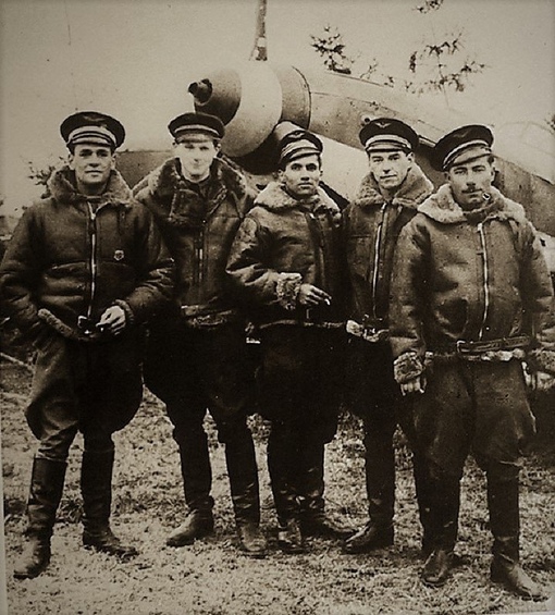 5 апреля 1943 года, французские летчики подразделения авиационного..0