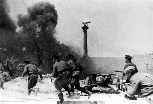 8 апреля 1944 года началась Крымская стратегическая..0