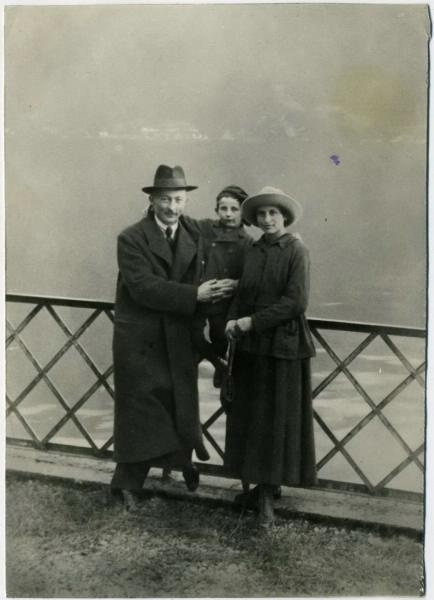 Феликс Дзержинский с женой Софьей и сыном Яном в Лугано, 1918..0