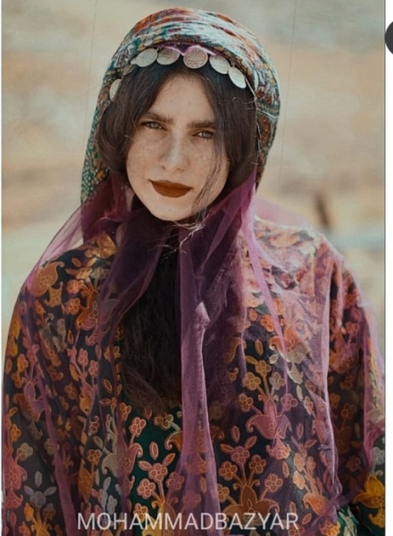 Иранские девушки в традиционных одеждах...4