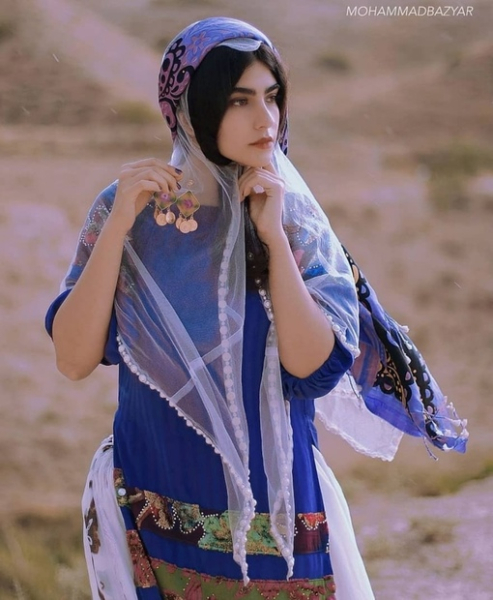 Иранские девушки в традиционных одеждах...8