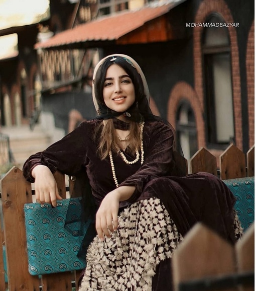 Иранские девушки в традиционных одеждах...7