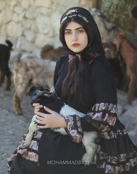 Иранские девушки в традиционных одеждах...6