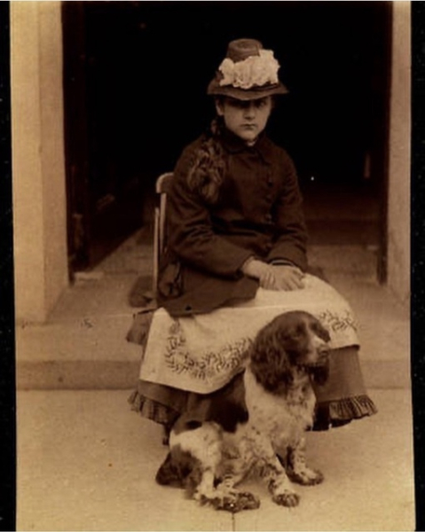 Юная писательница Беатрис Поттер со своей собакой,..1