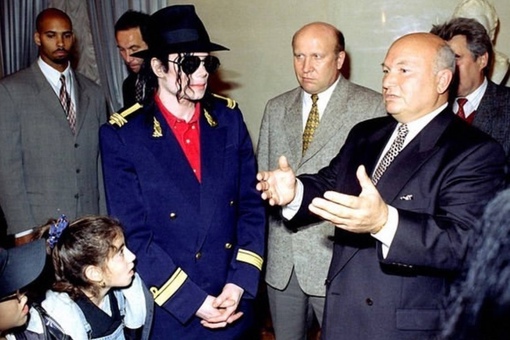 Майкл Джексон на приеме в мэрии Москвы 1996, год. 

Автор фото :..0