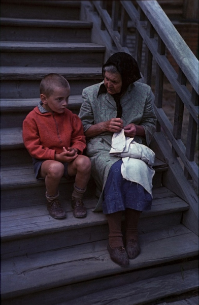 Мальчик и бабушка, 1950..0