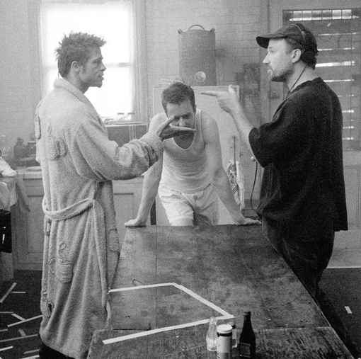 На съемках фильма «Бойцовский клуб», 1999..3