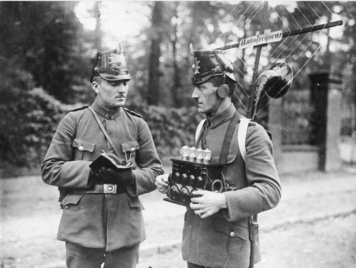 Немецкие полицеские осваивают радиотехнику , 1925 г..0