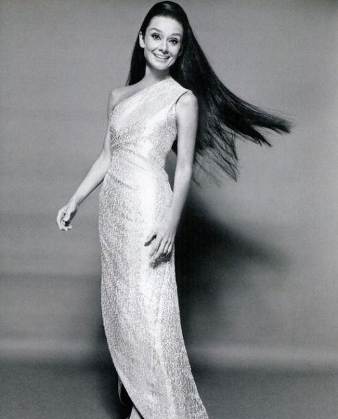 Одри Хепбёрн в фотосессии для журнала Vogue, 1966 год, фото — Уильям..5