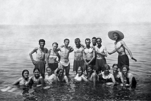 Первые советские курортники на Черном море, 1929..0