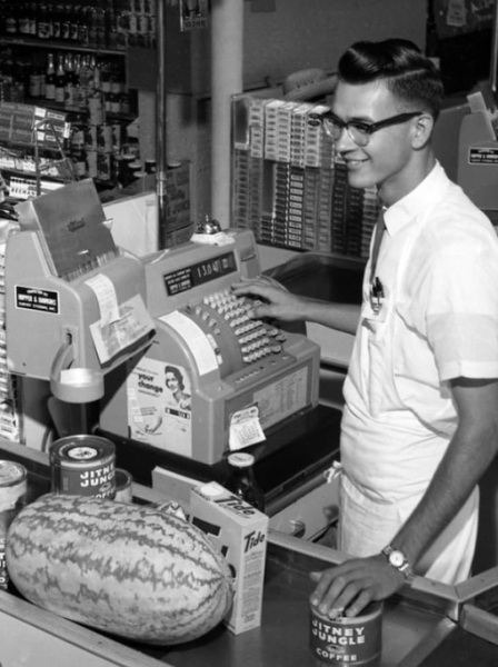 Продавец продуктового магазина в Таллахасси, Флорида, 1962..0
