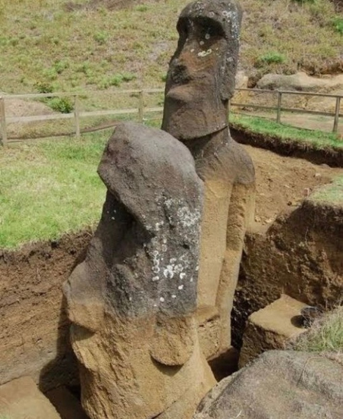 Раскопки древних статуй на острове..2