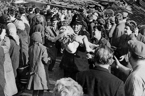 Сход оползня в шахтёрской деревне Аберфан, Уэльс, 1966 год. Погибли..4