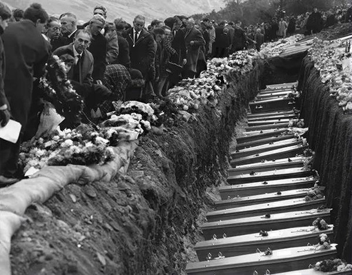 Сход оползня в шахтёрской деревне Аберфан, Уэльс, 1966 год. Погибли..6