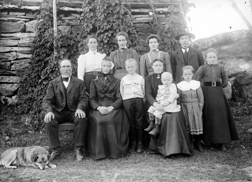 Три поколения одной семьи  
Норвегия,1915..0