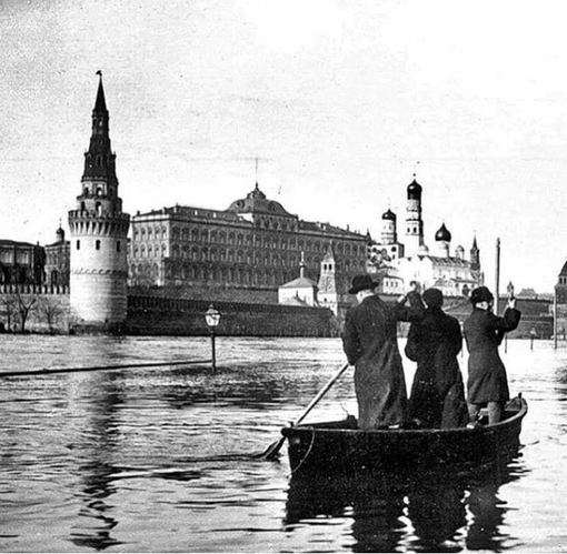 Весеннее половодье. Москва, 1908..0