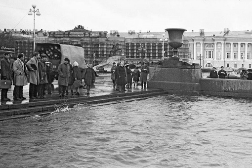 18 октября 1967, Петербург. Вода поднялась до пиковой отметки в 244..0
