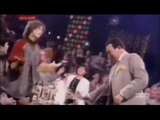 2001 год. Децл и Иосиф Кобзон вместе выступают на «Голубом огоньке»..0