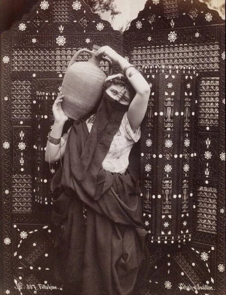 Девушка-феллах ( крестьянка) с кувшином.Османская империя,1883 г..0