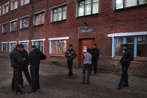 Это не жизнь посреди войны, это обычная жизнь учащихся в ПТУ..4