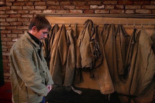 Это не жизнь посреди войны, это обычная жизнь учащихся в ПТУ..5