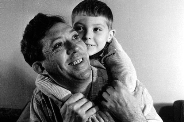 Юрий Никулин с сыном Максимом, 1962..0