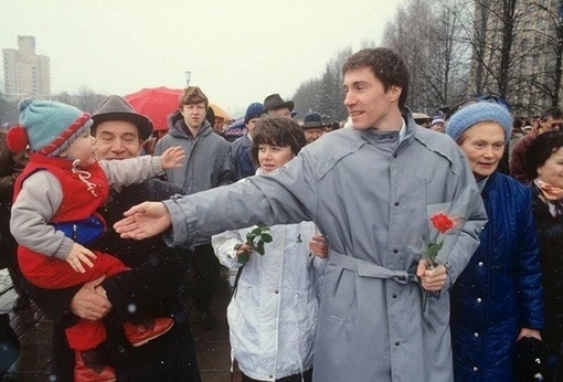 Космонавт Сергей Крикалев покинул советскую землю 19 мая 1991 года..0