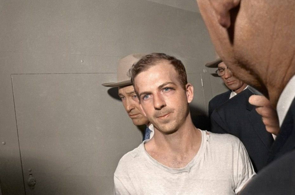 Ли Харви Освальд, убийца Джона Кеннеди перед смертью. 23 ноября 1963..0