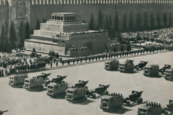 Парад на Красной площади 1 мая 1941 года, состоявшийся в 75-ю..1