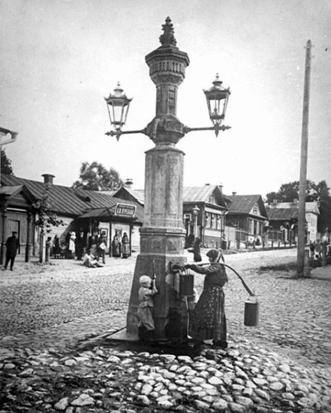 Первая  в городе водозаборная колонка .Нижний Новгород, 1900..0