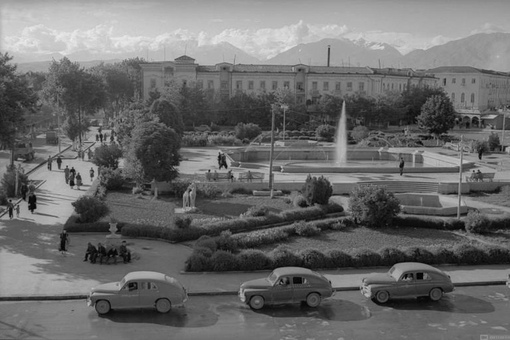 Площадь имени 800-летия Москвы. Сталинабад (с 16 октября 1929 года по 10..0