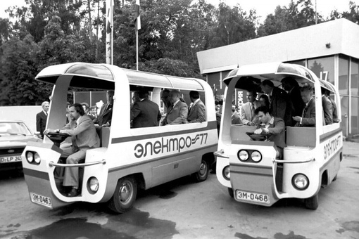 Прогулочные электромобили на выставке «Электро-77», проходившей..0